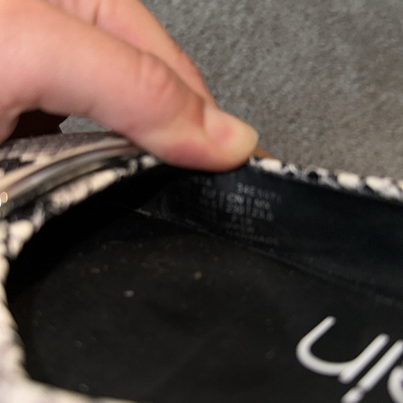 Calvin Klein SnakeSkin flats- adorable - size 6.5 - Picture 7 of 7